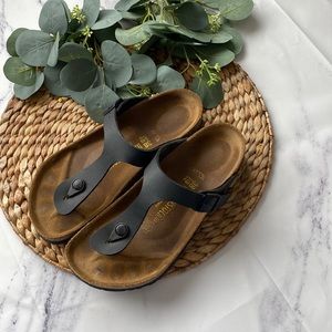 GUC- Women's Birkenstock Gizeh Sandal - Black Birko Flor - Size 38 (7-7.5 Women)